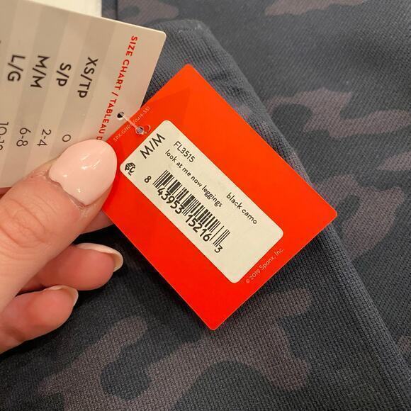 NWT Spanx Look at Me Now Camo Black Leggings Size Medium - Picture 8 of 12